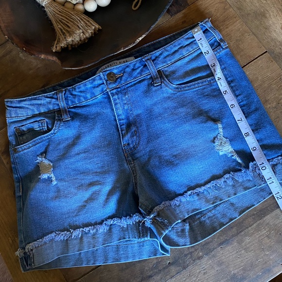 Shorts - Picture 5 of 6